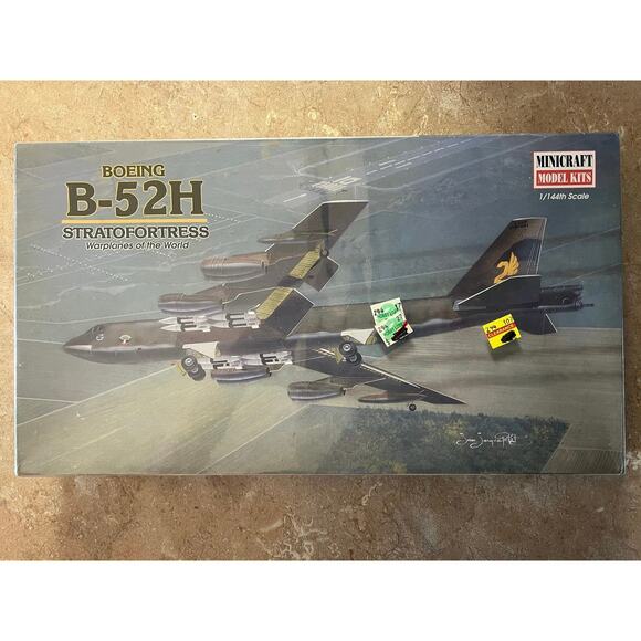 Boeing B-52 H STRATOFORTRESS Warplanes Of The World Minicraft Model Kits 1/144 - Picture 1 of 7